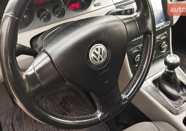 Синій Фольксваген Пассат, об'ємом двигуна 1.6 л та пробігом 265 тис. км за 5700 $, фото 13 на Automoto.ua