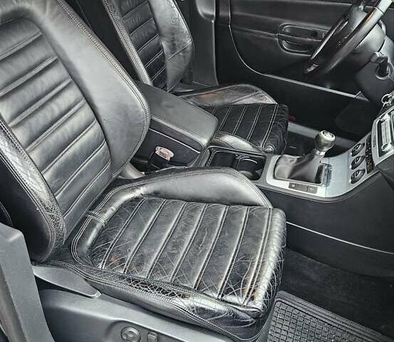 Синий Фольксваген Пассат, объемом двигателя 2 л и пробегом 260 тыс. км за 4750 $, фото 13 на Automoto.ua