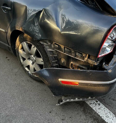 Синий Фольксваген Пассат, объемом двигателя 1.78 л и пробегом 313 тыс. км за 2000 $, фото 7 на Automoto.ua