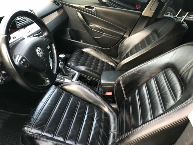 Синий Фольксваген Пассат, объемом двигателя 2 л и пробегом 280 тыс. км за 4150 $, фото 6 на Automoto.ua