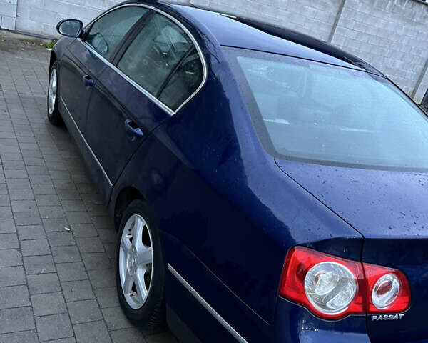 Синий Фольксваген Пассат, объемом двигателя 1.97 л и пробегом 434 тыс. км за 5800 $, фото 5 на Automoto.ua