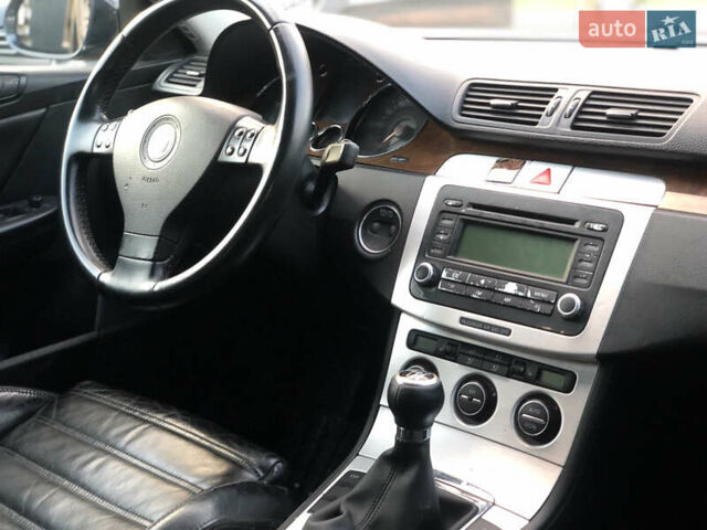 Синий Фольксваген Пассат, объемом двигателя 2 л и пробегом 280 тыс. км за 4100 $, фото 23 на Automoto.ua