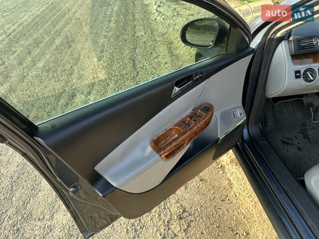 Фольксваген Пассат 2005 в Черновцах на Automoto.ua Синий Фольксваген Пассат, объемом двигателя 1.98 л и пробегом 175 тыс. км за 6950 $, фото 10 на Automoto.ua