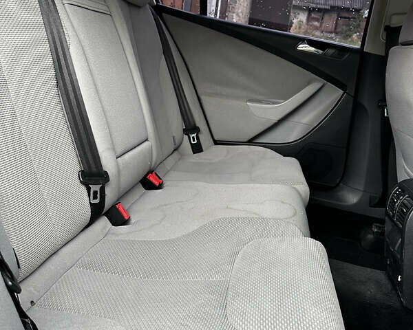 Синий Фольксваген Пассат, объемом двигателя 1.98 л и пробегом 235 тыс. км за 5300 $, фото 28 на Automoto.ua