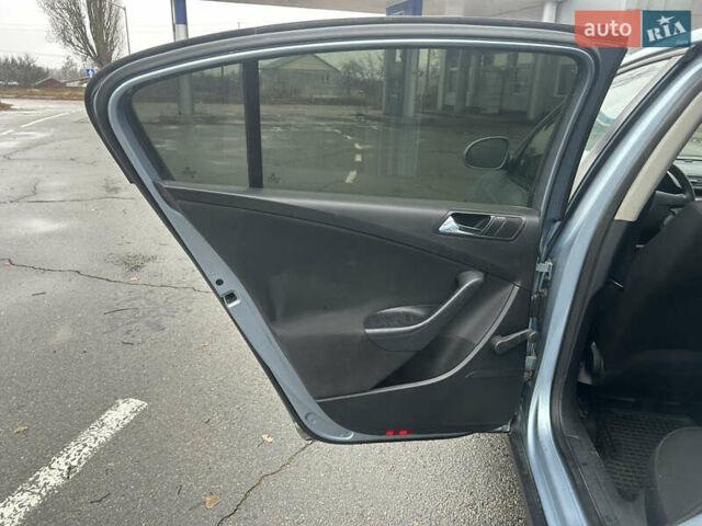 Синий Фольксваген Пассат, объемом двигателя 1.9 л и пробегом 350 тыс. км за 5300 $, фото 26 на Automoto.ua