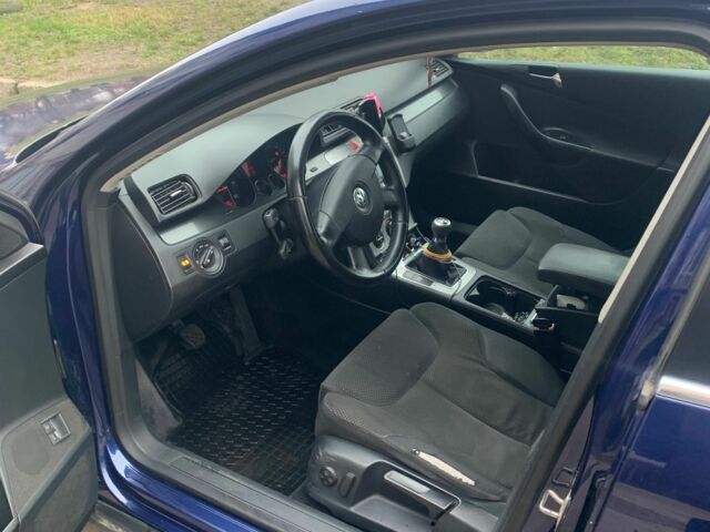 Синій Фольксваген Пассат, об'ємом двигуна 2 л та пробігом 380 тис. км за 5999 $, фото 4 на Automoto.ua