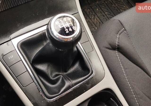 Синій Фольксваген Пассат, об'ємом двигуна 1.6 л та пробігом 265 тис. км за 5700 $, фото 32 на Automoto.ua