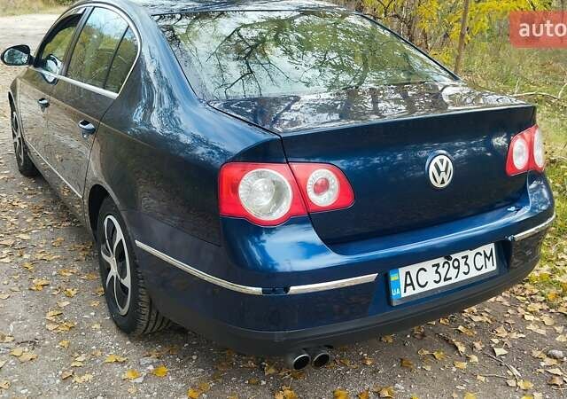 Синій Фольксваген Пассат, об'ємом двигуна 1.6 л та пробігом 265 тис. км за 5700 $, фото 6 на Automoto.ua