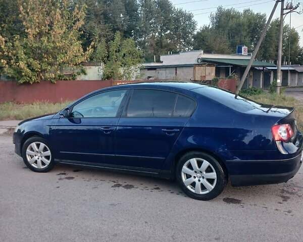 Синий Фольксваген Пассат, объемом двигателя 1.6 л и пробегом 195 тыс. км за 5500 $, фото 3 на Automoto.ua