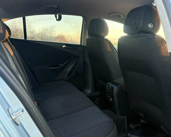 Синій Фольксваген Пассат, об'ємом двигуна 2 л та пробігом 360 тис. км за 5300 $, фото 3 на Automoto.ua