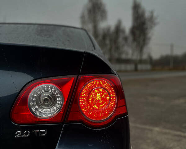 Синий Фольксваген Пассат, объемом двигателя 2 л и пробегом 310 тыс. км за 6100 $, фото 5 на Automoto.ua