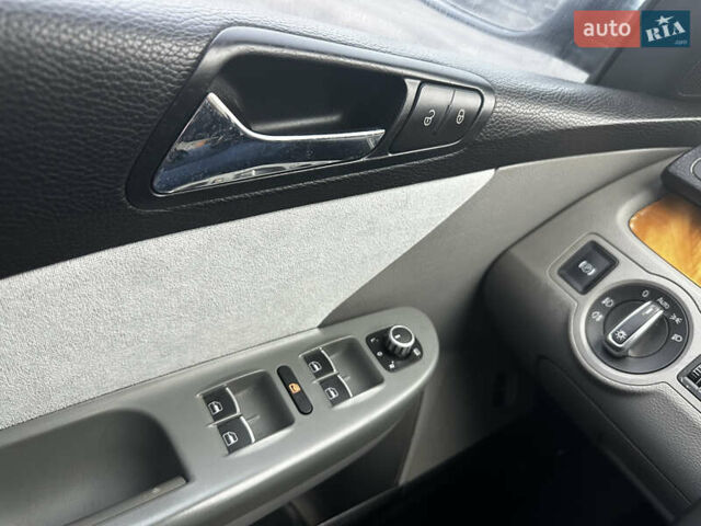 Синий Фольксваген Пассат, объемом двигателя 1.98 л и пробегом 235 тыс. км за 5300 $, фото 23 на Automoto.ua