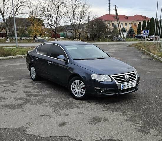 Синій Фольксваген Пассат, об'ємом двигуна 2 л та пробігом 260 тис. км за 4650 $, фото 5 на Automoto.ua