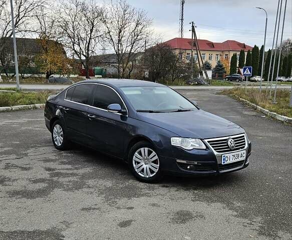 Синій Фольксваген Пассат, об'ємом двигуна 2 л та пробігом 260 тис. км за 4650 $, фото 6 на Automoto.ua