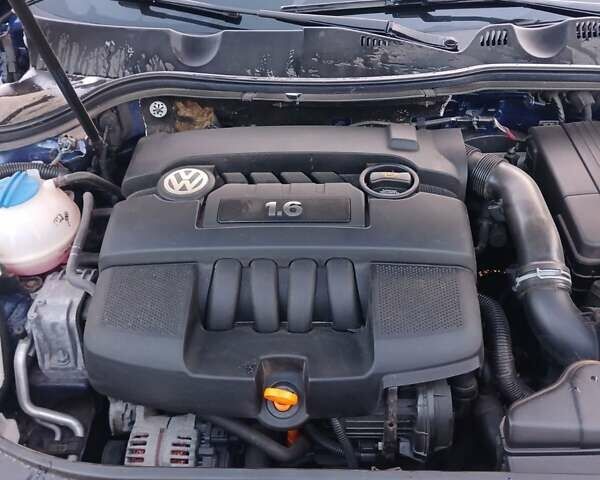 Синий Фольксваген Пассат, объемом двигателя 1.6 л и пробегом 195 тыс. км за 5500 $, фото 7 на Automoto.ua