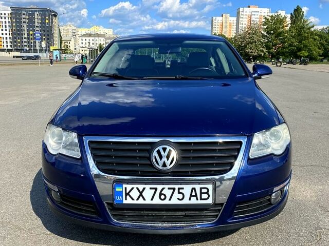 Синий Фольксваген Пассат, объемом двигателя 2 л и пробегом 177 тыс. км за 5600 $, фото 1 на Automoto.ua