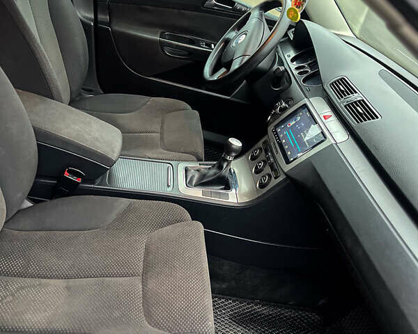 Синий Фольксваген Пассат, объемом двигателя 2 л и пробегом 310 тыс. км за 6100 $, фото 9 на Automoto.ua