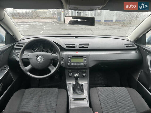 Синий Фольксваген Пассат, объемом двигателя 1.9 л и пробегом 350 тыс. км за 5300 $, фото 29 на Automoto.ua