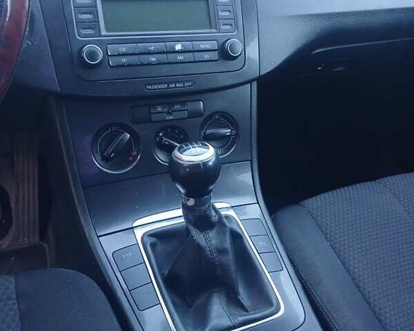 Синий Фольксваген Пассат, объемом двигателя 1.6 л и пробегом 195 тыс. км за 5500 $, фото 5 на Automoto.ua