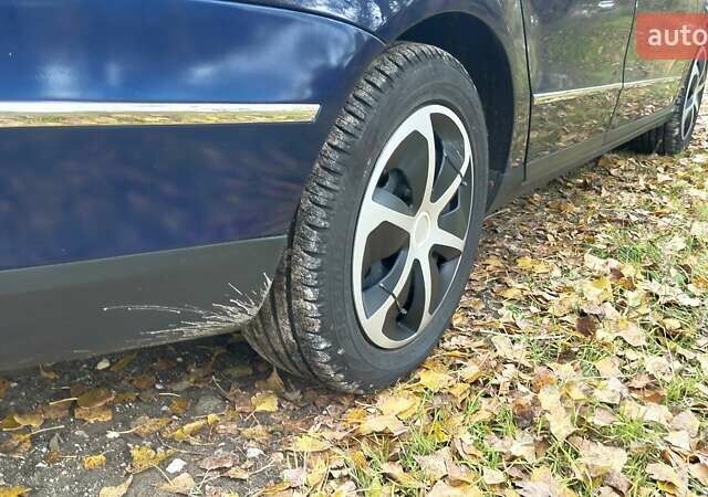 Синій Фольксваген Пассат, об'ємом двигуна 1.6 л та пробігом 265 тис. км за 5700 $, фото 16 на Automoto.ua