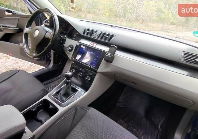 Синій Фольксваген Пассат, об'ємом двигуна 1.6 л та пробігом 265 тис. км за 5700 $, фото 24 на Automoto.ua