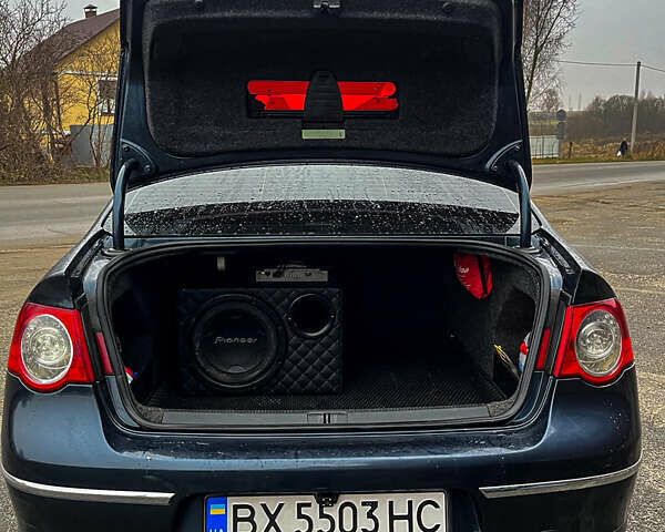 Синий Фольксваген Пассат, объемом двигателя 2 л и пробегом 310 тыс. км за 6100 $, фото 4 на Automoto.ua