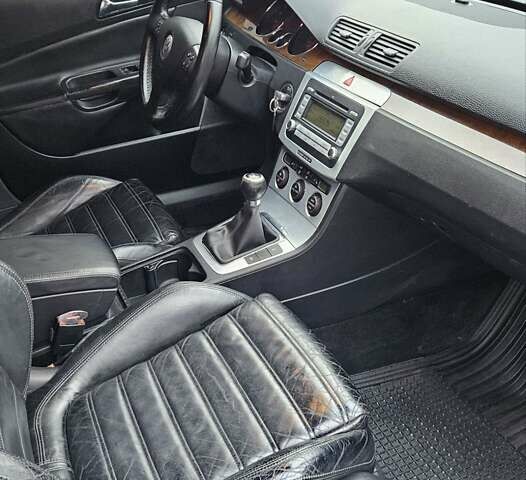 Синій Фольксваген Пассат, об'ємом двигуна 2 л та пробігом 260 тис. км за 4600 $, фото 2 на Automoto.ua