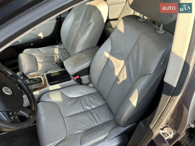 Фольксваген Пассат 2005 в Черновцах на Automoto.ua Синий Фольксваген Пассат, объемом двигателя 1.98 л и пробегом 175 тыс. км за 6950 $, фото 8 на Automoto.ua