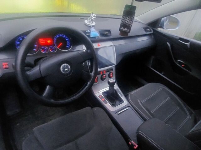 Синий Фольксваген Пассат, объемом двигателя 1.6 л и пробегом 218 тыс. км за 5951 $, фото 4 на Automoto.ua