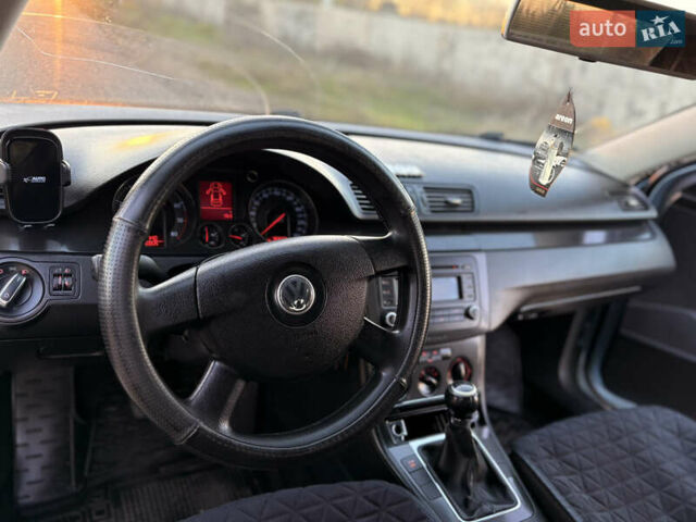 Синій Фольксваген Пассат, об'ємом двигуна 2 л та пробігом 360 тис. км за 5300 $, фото 1 на Automoto.ua