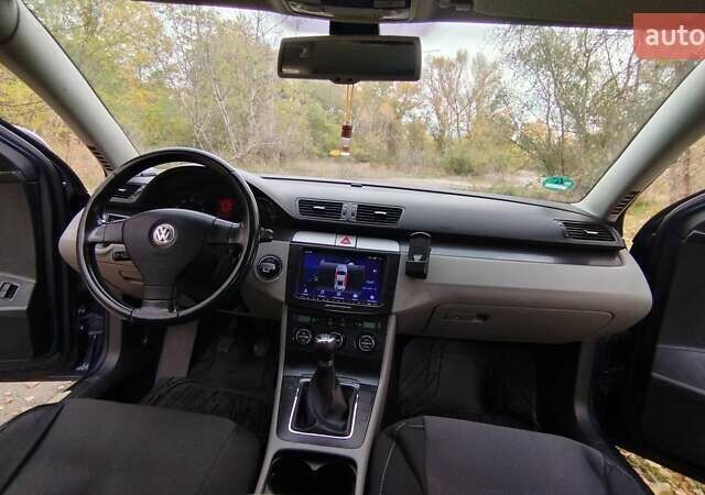 Синій Фольксваген Пассат, об'ємом двигуна 1.6 л та пробігом 265 тис. км за 5700 $, фото 25 на Automoto.ua