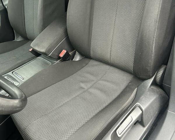 Синий Фольксваген Пассат, объемом двигателя 1.9 л и пробегом 350 тыс. км за 5300 $, фото 23 на Automoto.ua