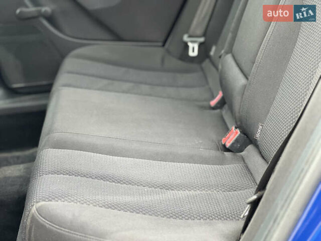 Синій Фольксваген Пассат, об'ємом двигуна 1.6 л та пробігом 252 тис. км за 5600 $, фото 11 на Automoto.ua