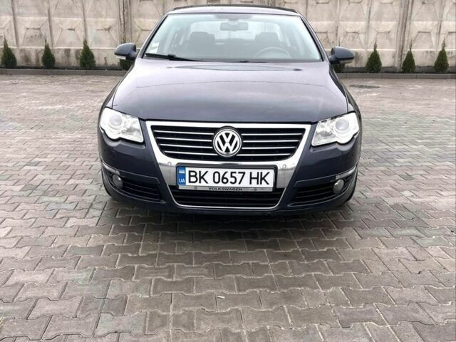 Синий Фольксваген Пассат, объемом двигателя 2 л и пробегом 248 тыс. км за 6599 $, фото 1 на Automoto.ua
