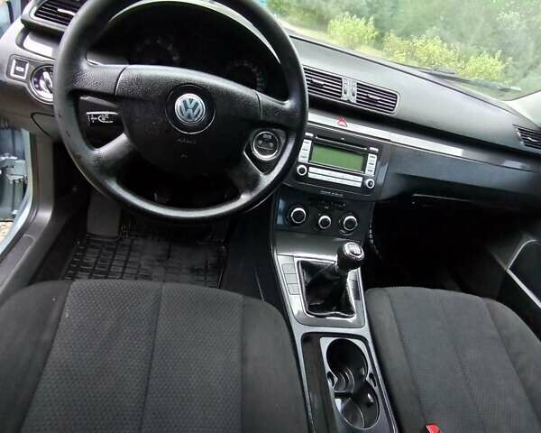 Синий Фольксваген Пассат, объемом двигателя 1.6 л и пробегом 250 тыс. км за 5700 $, фото 10 на Automoto.ua