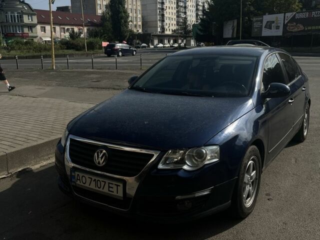Синий Фольксваген Пассат, объемом двигателя 1.6 л и пробегом 250 тыс. км за 5500 $, фото 1 на Automoto.ua