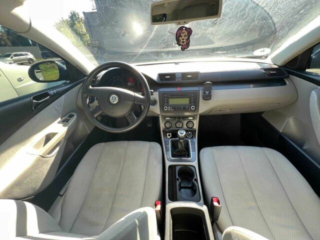 Синий Фольксваген Пассат, объемом двигателя 1.6 л и пробегом 205 тыс. км за 5650 $, фото 4 на Automoto.ua