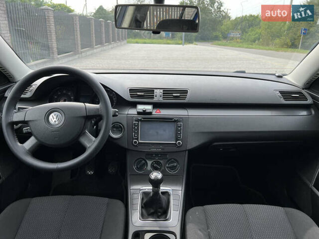Синій Фольксваген Пассат, об'ємом двигуна 1.6 л та пробігом 252 тис. км за 5600 $, фото 18 на Automoto.ua