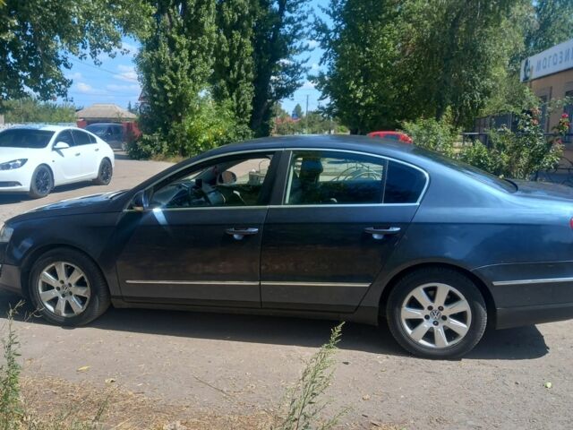 Синий Фольксваген Пассат, объемом двигателя 2 л и пробегом 297 тыс. км за 5800 $, фото 3 на Automoto.ua