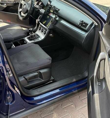 Синий Фольксваген Пассат, объемом двигателя 1.97 л и пробегом 261 тыс. км за 7500 $, фото 10 на Automoto.ua