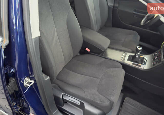 Синий Фольксваген Пассат, объемом двигателя 1.6 л и пробегом 283 тыс. км за 6900 $, фото 42 на Automoto.ua