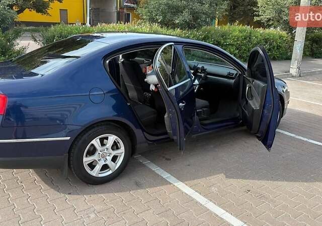 Синий Фольксваген Пассат, объемом двигателя 1.97 л и пробегом 261 тыс. км за 7500 $, фото 8 на Automoto.ua