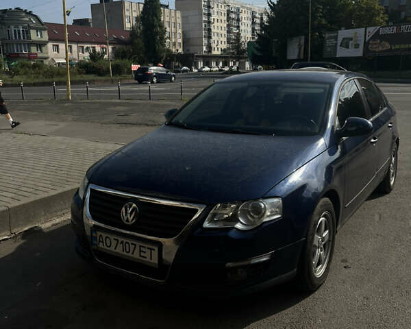 Синий Фольксваген Пассат, объемом двигателя 1.6 л и пробегом 250 тыс. км за 5400 $, фото 2 на Automoto.ua