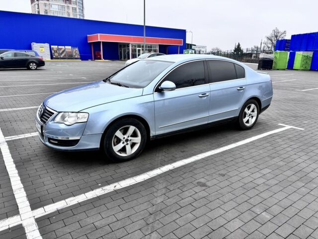 Синий Фольксваген Пассат, объемом двигателя 2 л и пробегом 305 тыс. км за 5600 $, фото 1 на Automoto.ua