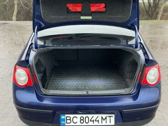 Синий Фольксваген Пассат, объемом двигателя 1.6 л и пробегом 183 тыс. км за 6300 $, фото 15 на Automoto.ua