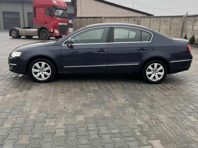 Синий Фольксваген Пассат, объемом двигателя 2 л и пробегом 248 тыс. км за 6599 $, фото 2 на Automoto.ua