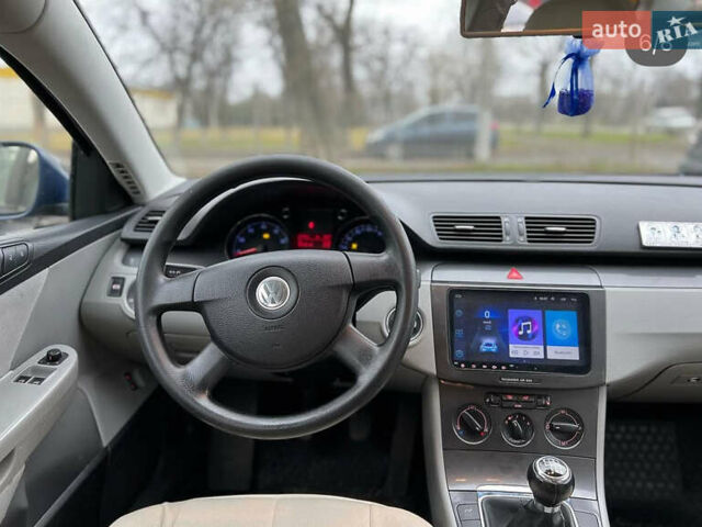 Синий Фольксваген Пассат, объемом двигателя 2 л и пробегом 330 тыс. км за 5800 $, фото 1 на Automoto.ua