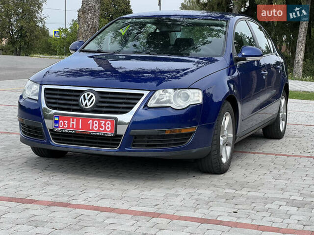 Синій Фольксваген Пассат, об'ємом двигуна 1.6 л та пробігом 252 тис. км за 5600 $, фото 3 на Automoto.ua