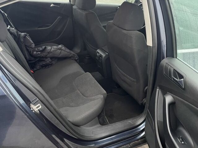 Синий Фольксваген Пассат, объемом двигателя 2 л и пробегом 248 тыс. км за 6599 $, фото 10 на Automoto.ua