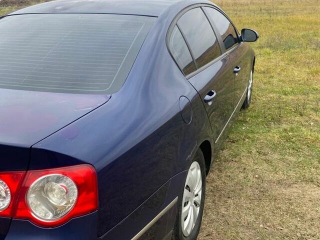 Синий Фольксваген Пассат, объемом двигателя 2 л и пробегом 300 тыс. км за 4000 $, фото 6 на Automoto.ua